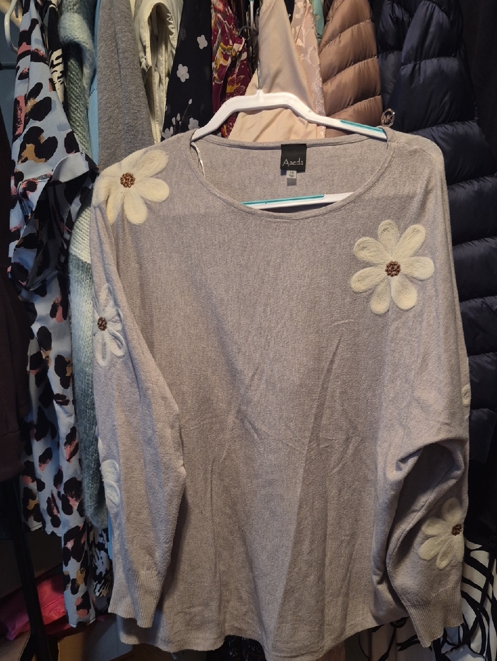 Aveda Light Gray Crew Neck Sweater with Daisy Appliqués